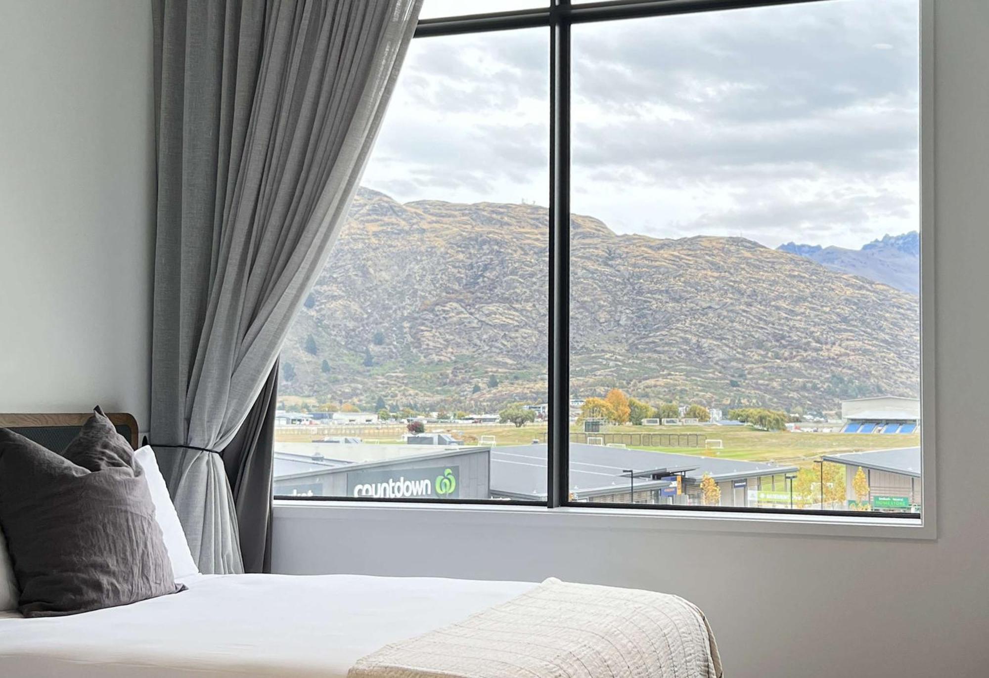 Sudima Queenstown Five Mile Hotell Exteriör bild